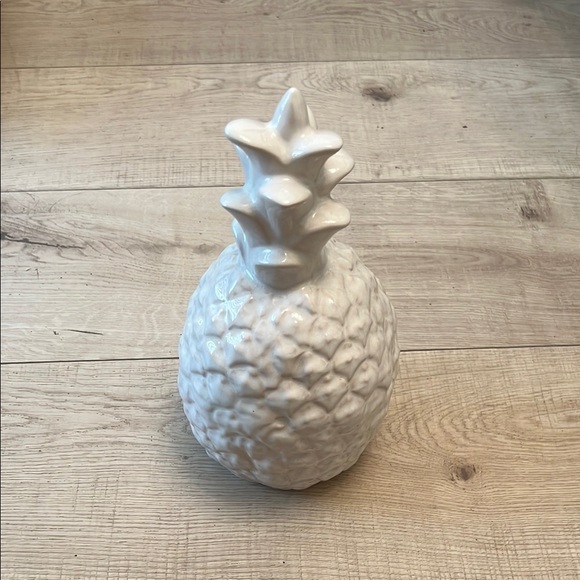 White Ceramic Pineapple Decor - Picture 1 of 4
